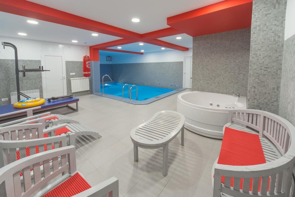 Hotel Piramida بودغوريتْسا المظهر الخارجي الصورة